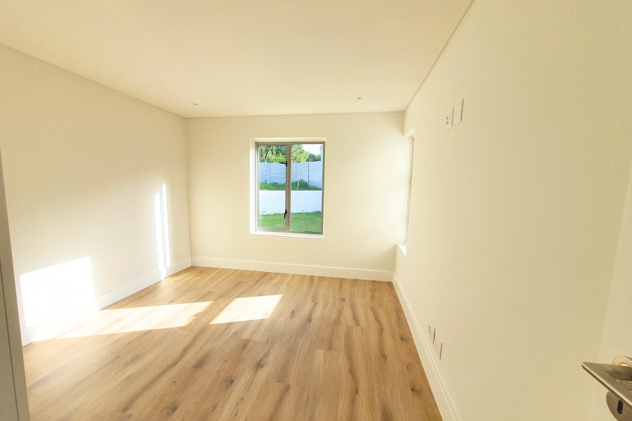 4 Bedroom Property for Sale in Vierlanden Western Cape